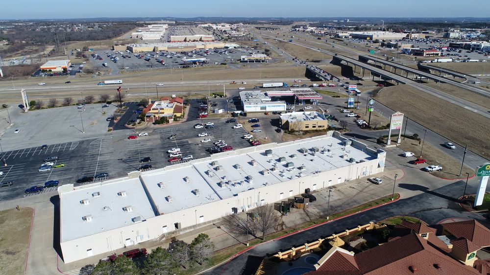 Shafer Crossing Retail Center: 2918 N US Highway 75, Sherman, TX 75090